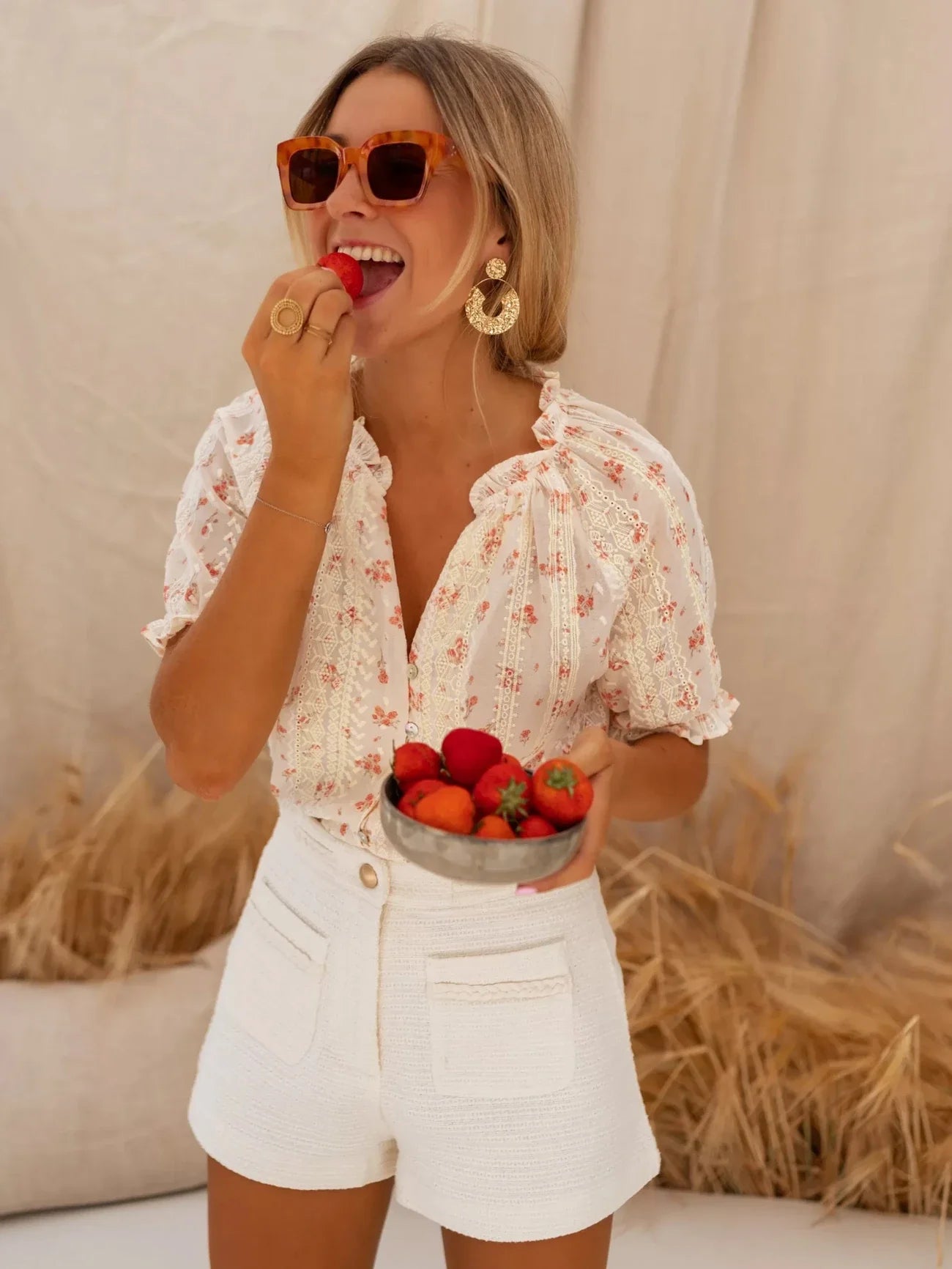 ELINA™ | Blommig Sommarblus med Romantisk Lätthet
