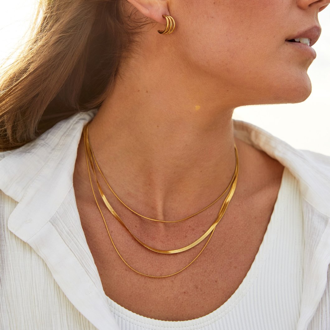 Collier à Chaîne Multistrat Doré – Tidlös Elegans & Mångsidig Stil
