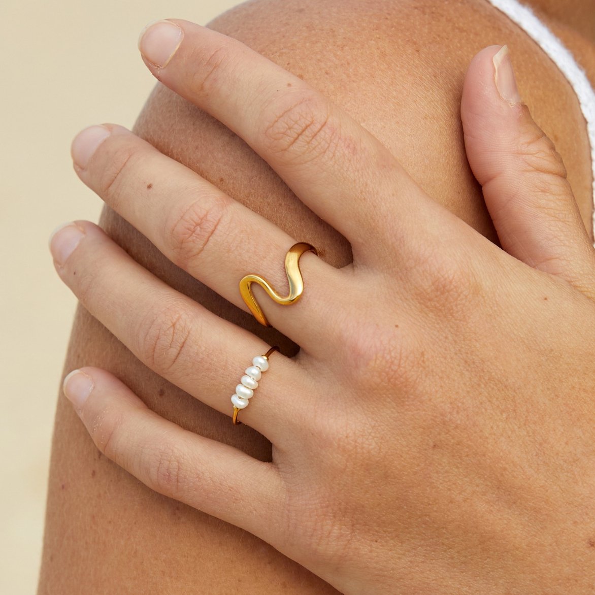 Aurelia™ | Guldfärgad Wave Ring – Tidlös elegans & modern stil