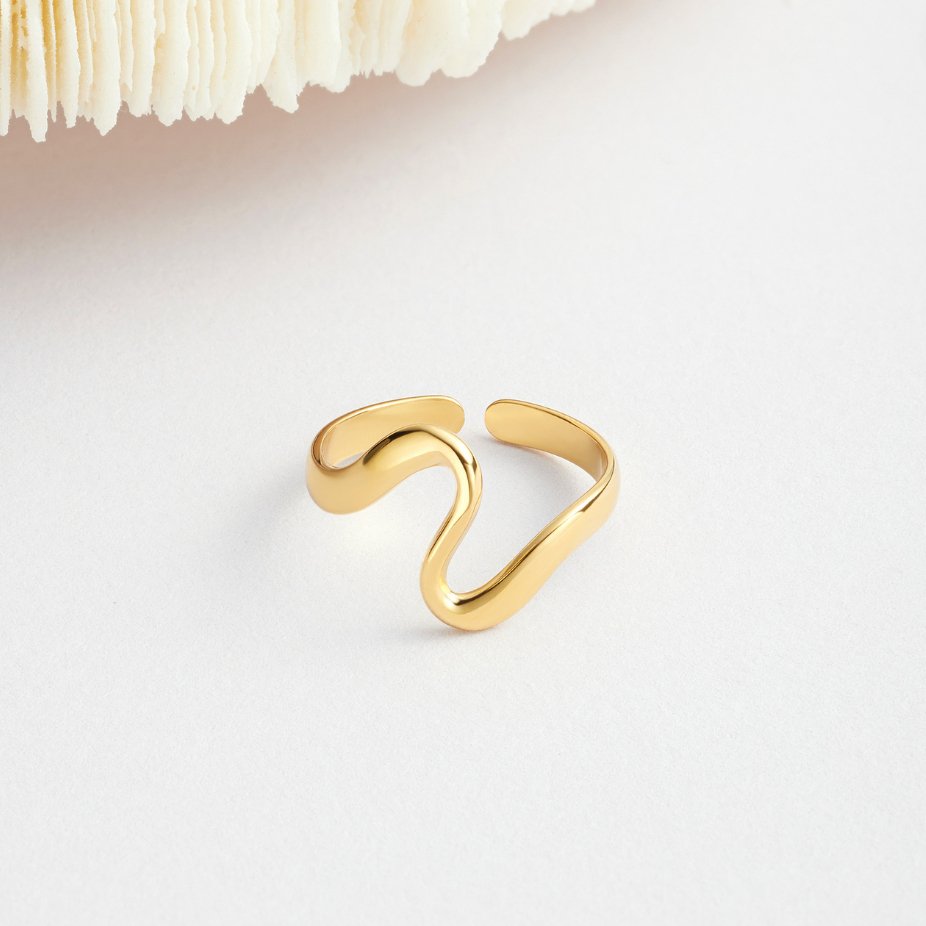 Aurelia™ | Guldfärgad Wave Ring – Tidlös elegans & modern stil
