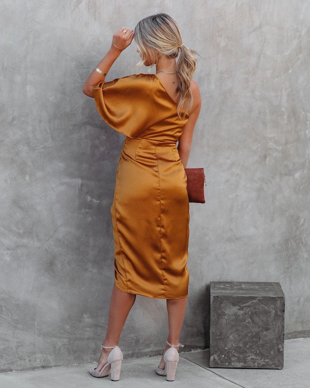 Maelle™ | Elegant Satinklänning med Stil & Komfort