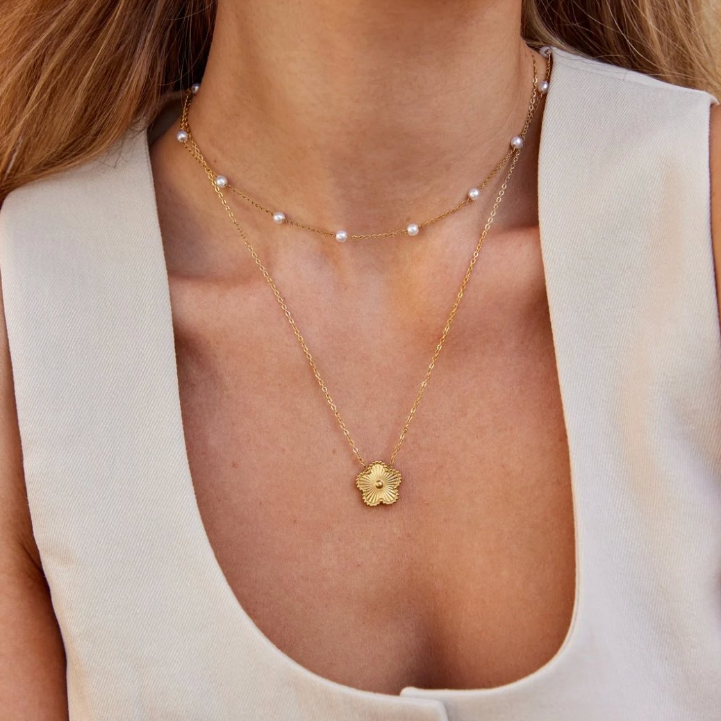 Nura Halsband med Pärlor – Tidlös Elegans & Förtrollande Detaljer