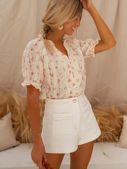 ELINA™ | Blommig Sommarblus med Romantisk Lätthet
