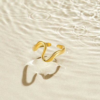 Aurelia™ | Guldfärgad Wave Ring – Tidlös elegans & modern stil
