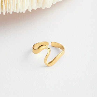 Aurelia™ | Guldfärgad Wave Ring – Tidlös elegans & modern stil