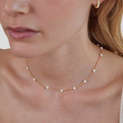 Nura Halsband med Pärlor – Tidlös Elegans & Förtrollande Detaljer